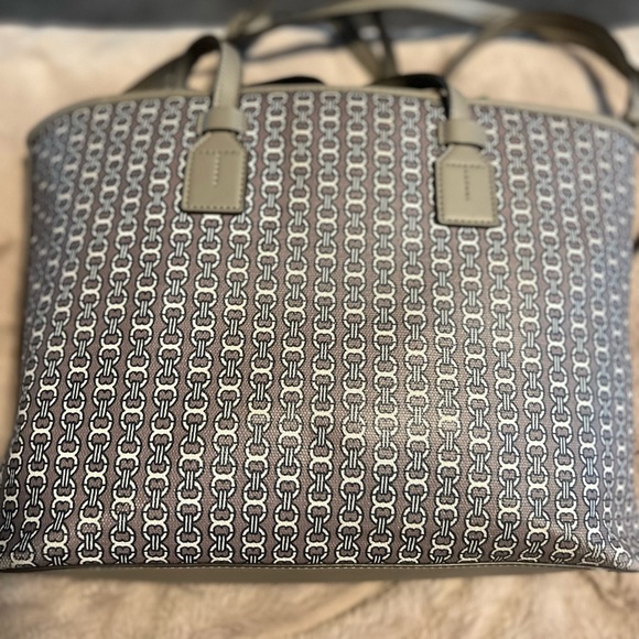 Tory Burch French Gray Chain Link Medium Tote - Picture 7 of 7